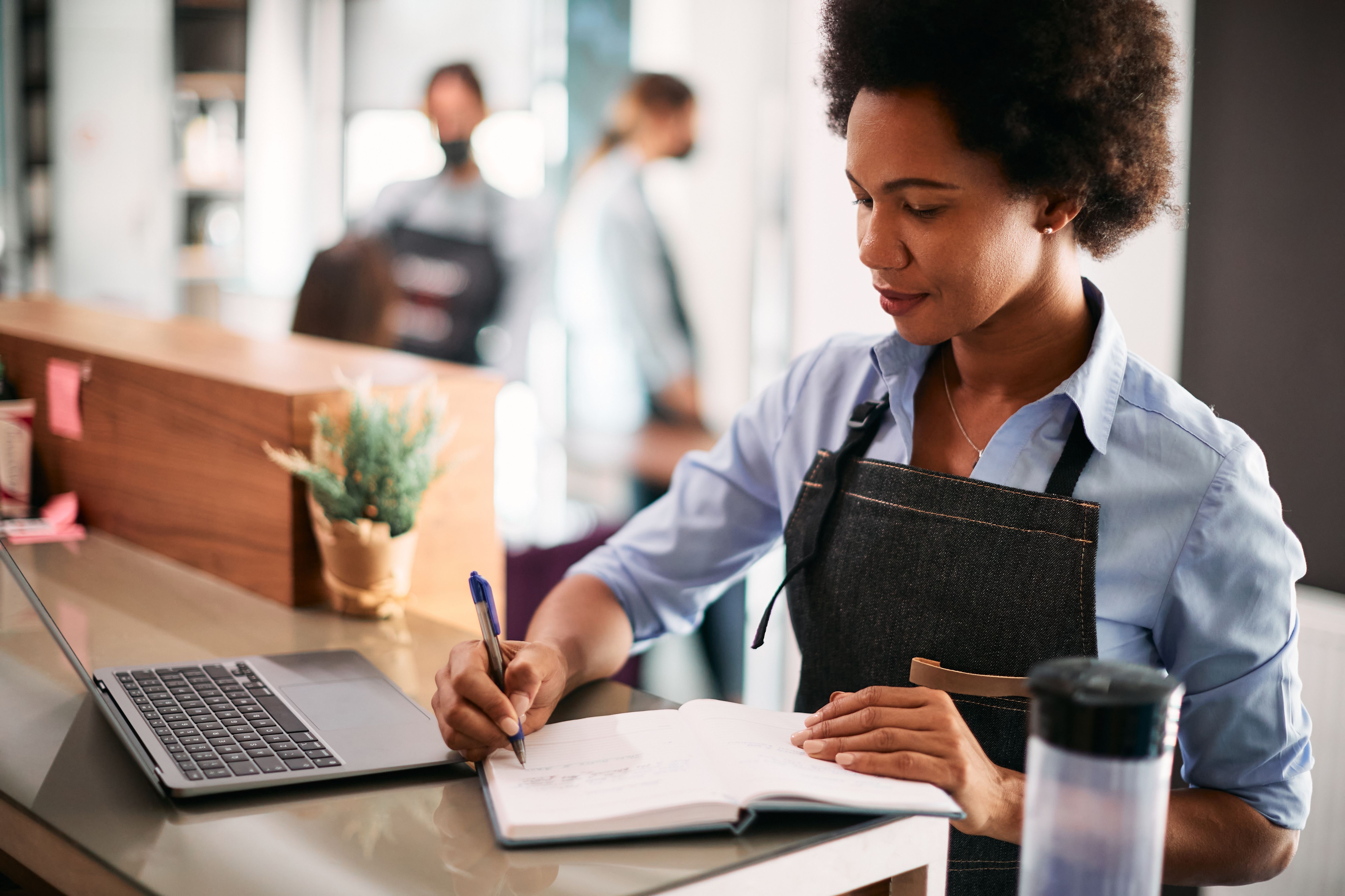 O GPS Financeiro: Como usar o DRE e o Fluxo de Caixa como relatórios essenciais para a tomada de decisões estratégicas
